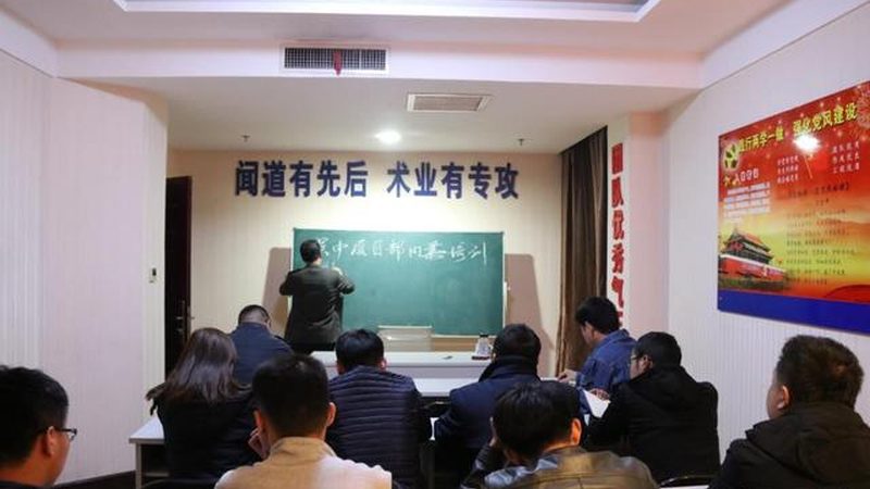 广州叉车培训周末班报名指南：如何选择合适的培训机构**